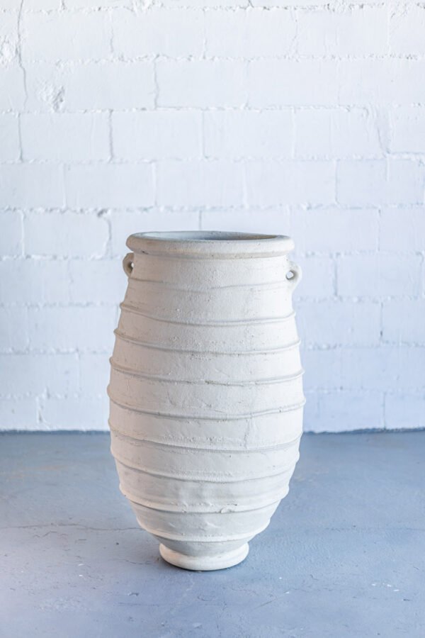 Macetero artesanal de terracota en espiral