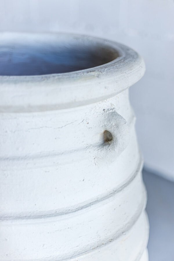 Macetero artesanal de terracota en espiral