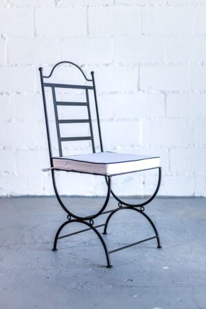 Silla de forja de respaldo cuadrado