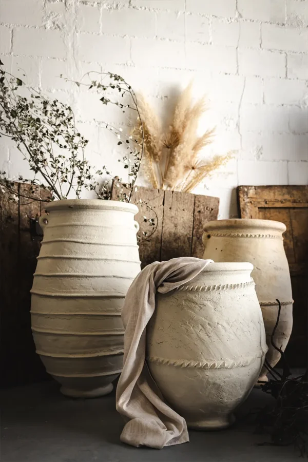 Bodegon maceteros la foret atelier Macetero artesanal de terracota cenefas bajo