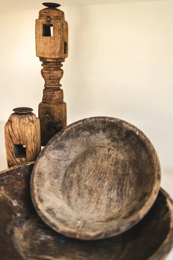 Bodegon platos antiguos de madera la foret atelier Platos antiguos de madera