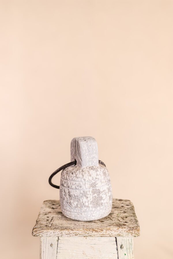 72 La Foret-1432 (1) Sujeta puerta de piedra