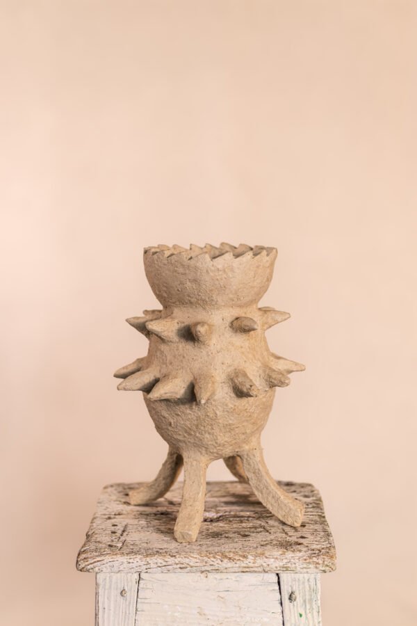 Jarrón papel maché con puas