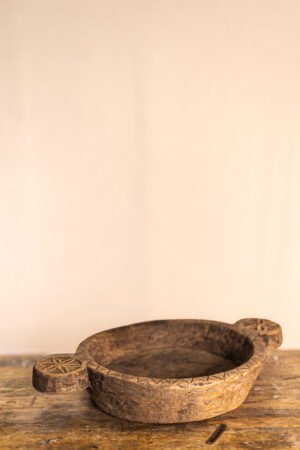 Bandeja antigua de teca con asas  no. 1