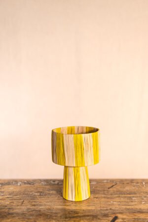 Lámpara de rafia amarilla