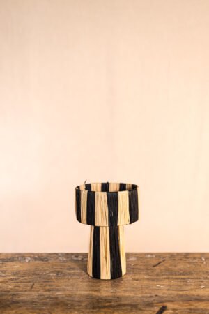 Lámpara de rafia negra