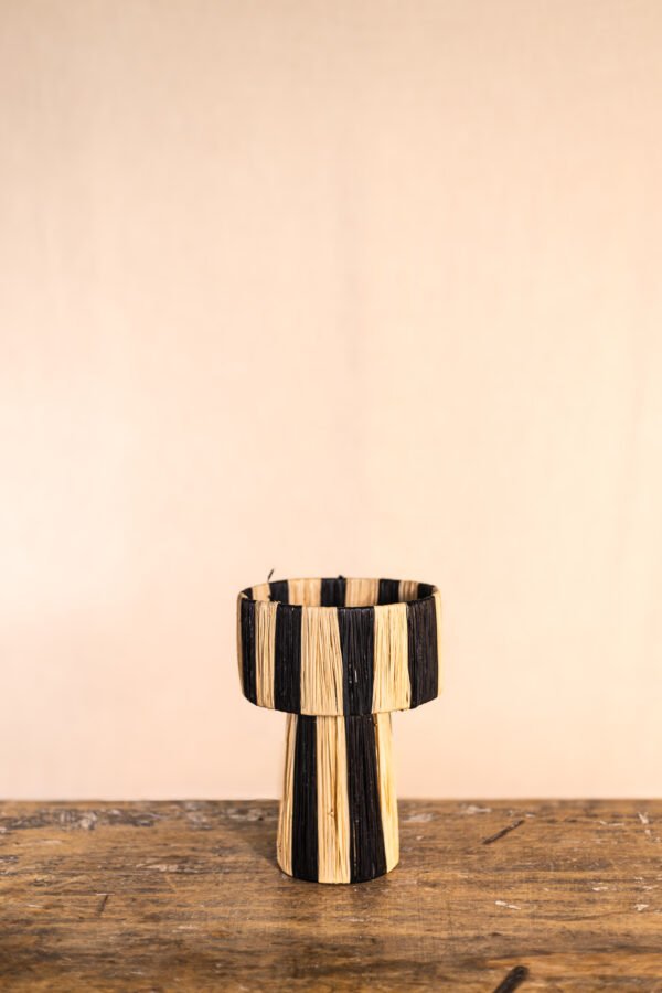 Lámpara de rafia negra