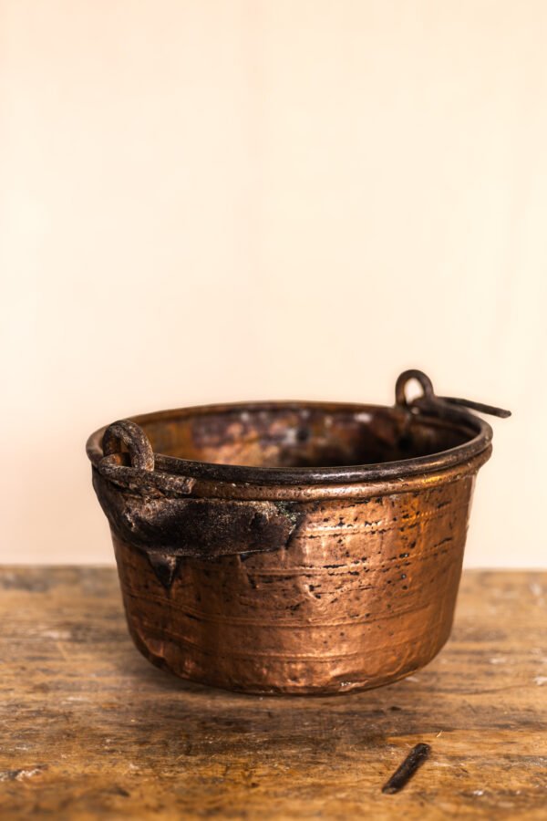 Caldero Antigüo de cobre de hierro