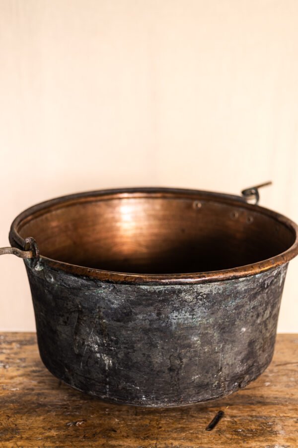 Caldero de cobre antiguo