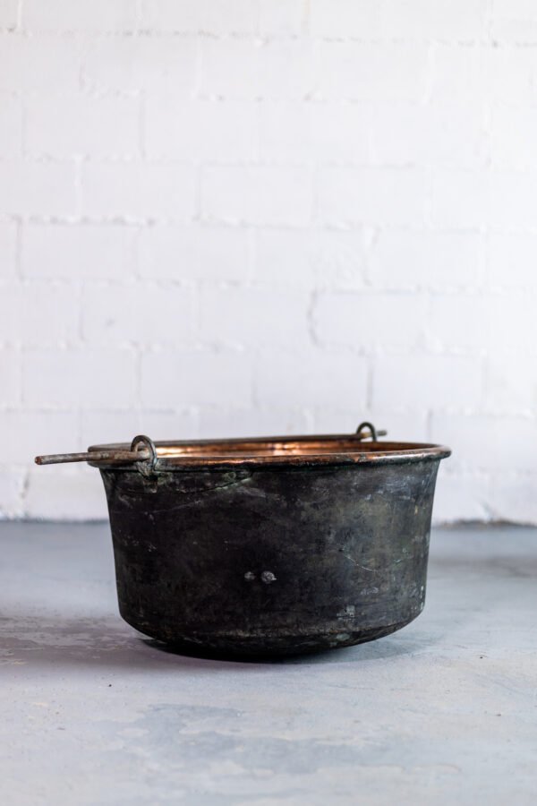 Caldero de cobre antiguo