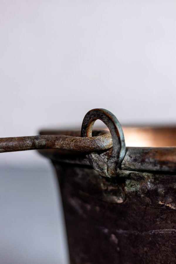 Caldero de cobre antiguo